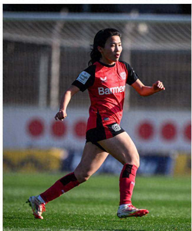 包含世界级女足选手展现专业运动水平的词条