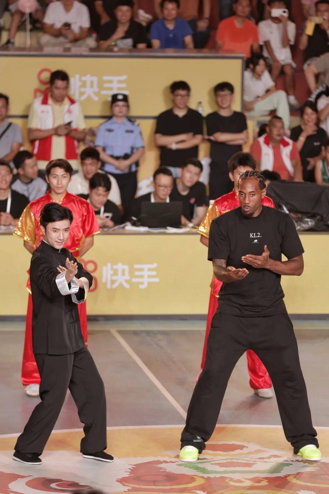 球场巨星决战,激情篮球赛事掀起热潮的简单介绍 球场巨星决战,激情篮球赛事掀起热潮的简单介绍