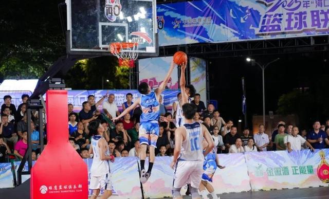 球场巨星决战,激情篮球赛事掀起热潮的简单介绍 球场巨星决战,激情篮球赛事掀起热潮的简单介绍