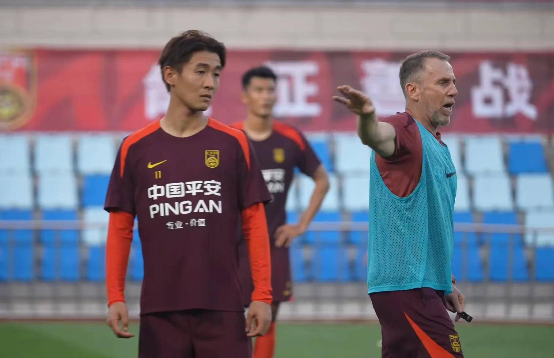 包含前球星成为球队教练,带领年轻球员迈向辉煌未来的词条 包含前球星成为球队教练,带领年轻球员迈向辉煌未来的词条