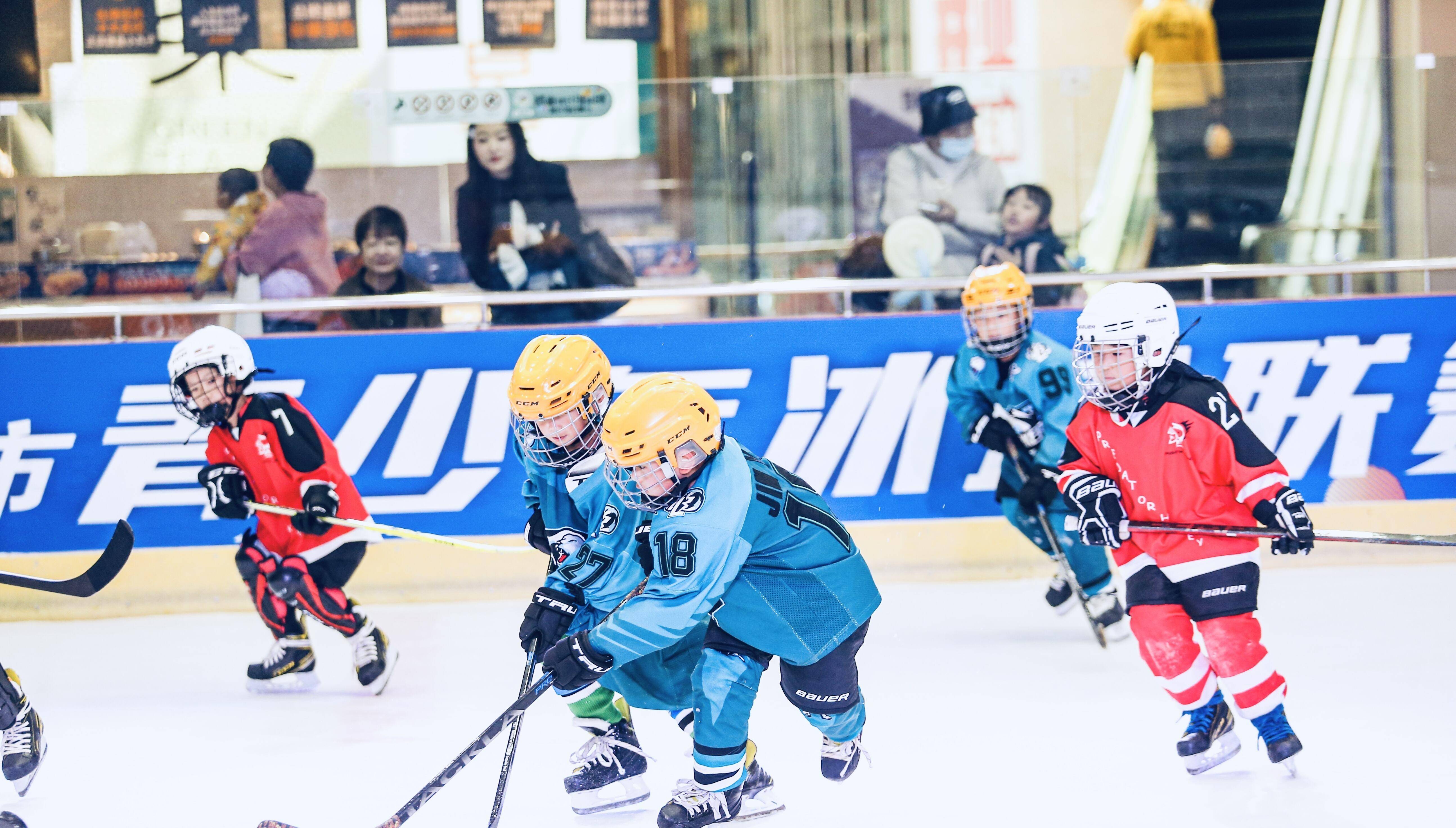 冰球场外新闻不断,话题热度爆表的简单介绍 冰球场外新闻不断,话题热度爆表的简单介绍